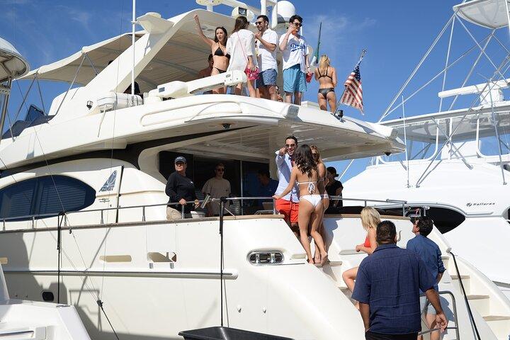Dubai Luxury Sharing Yacht Tour