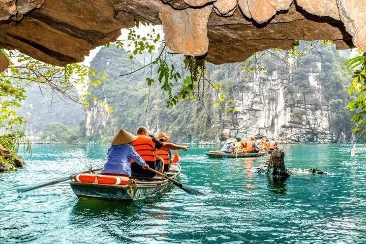 Ninh Binh 1 Day Trip With Mua Cave and Dragon Mountain Hiking