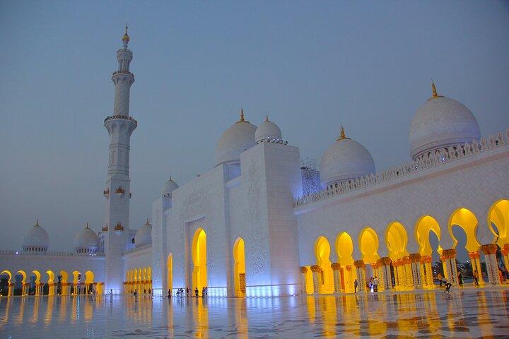 Abu Dhabi Private Sightseeing Tour with a Professional Driver