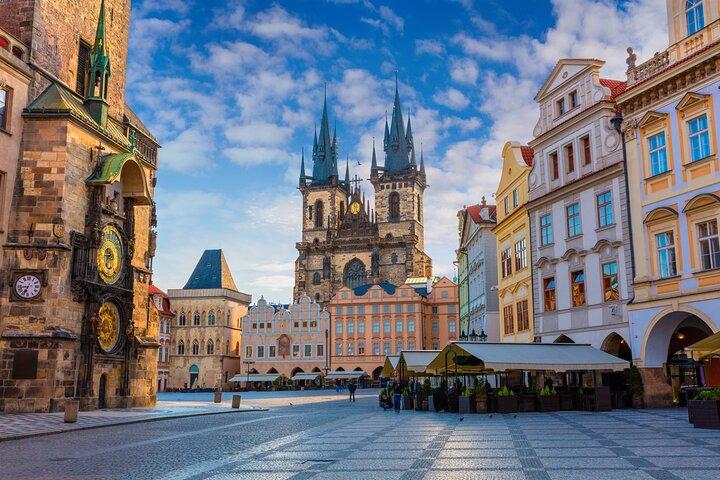 Private Transfer from Budapest to Prague with 2 hours for sightseeing