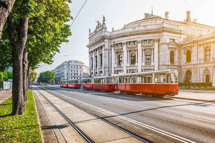 Prague to Vienna - Private Transfer with 2 hours of Sightseeing