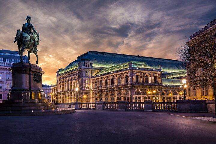 Budapest to Vienna - Private Transfer with 2 hours of Sightseeing