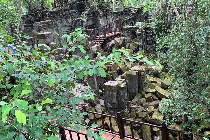 Siem Reap Airport transfer and Beng Mealea visit by private taxi