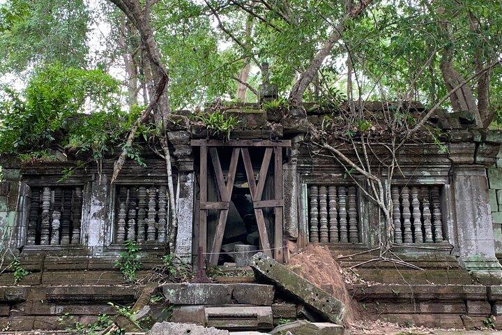 Siem Reap Airport transfer and Beng Mealea visit by private taxi