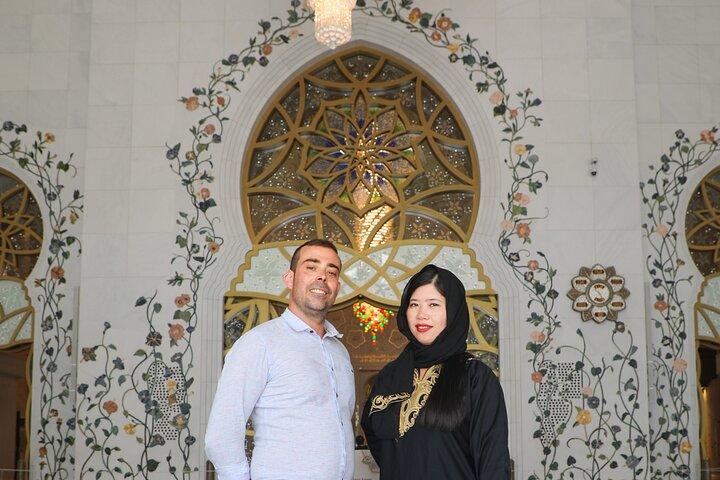 Abu Dhabi Sheikh Zayed Mosque Half-Day Guided Tour from Dubai