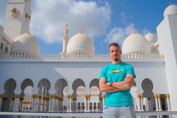Abu Dhabi Sheikh Zayed Mosque Half-Day Guided Tour from Dubai