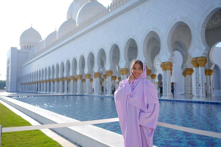 Abu Dhabi Sheikh Zayed Mosque Half-Day Guided Tour from Dubai