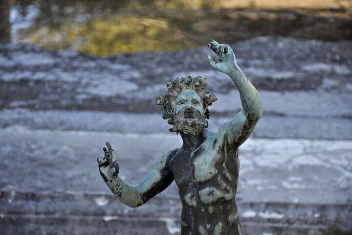 Full Day Tour in Pompeii Ruins and Amalfi Coast from Naples