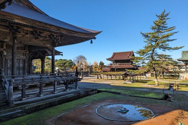 From Kanazawa: Shirakawa-go, Gokayama and Wood Carving Village