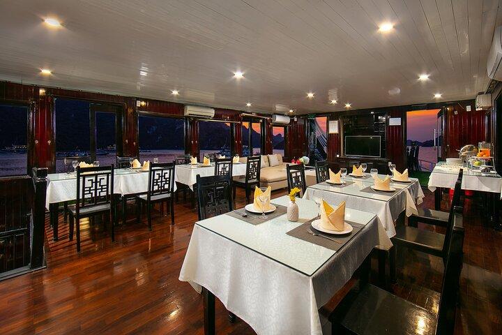 Halong Fantasea Cruises - 2 Days 1 Night Tour From Hanoi