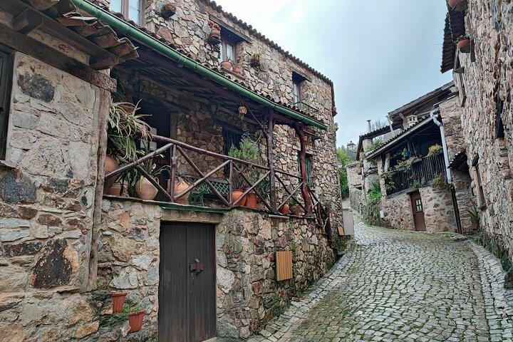 Private Schist Villages Full Day Tour from Lisbon