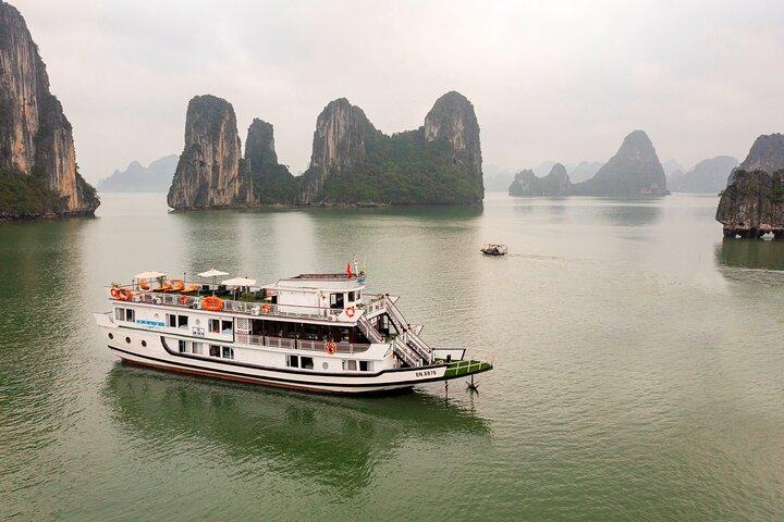 Halong Fantasea Cruises - 3 Days 2 Nights Tour From Hanoi