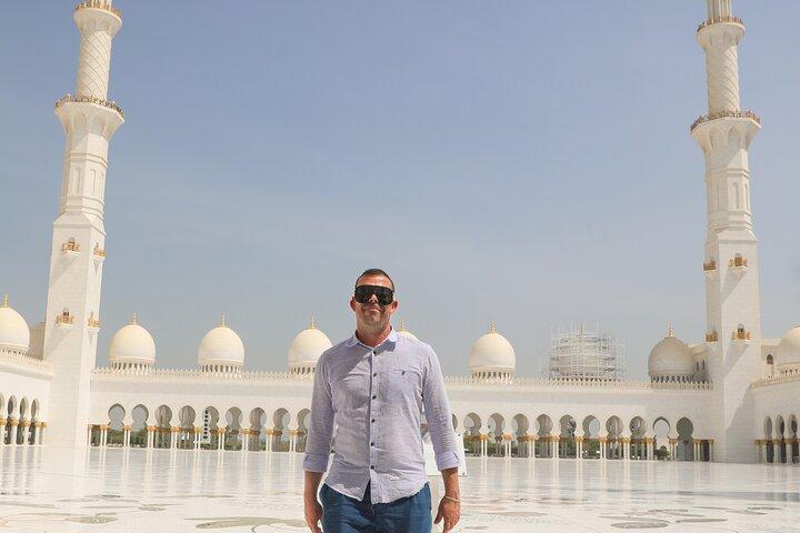 Dubai to Abu Dhabi Day Trip: Grand Mosque, Palace & Etihad Towers
