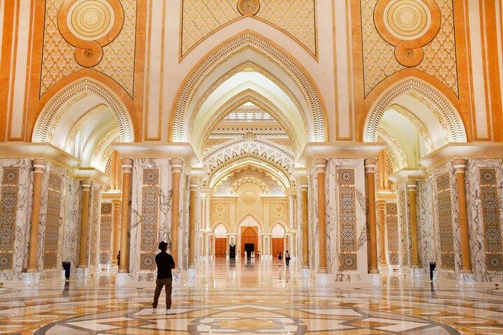 Dubai to Abu Dhabi Day Trip: Grand Mosque, Palace & Etihad Towers