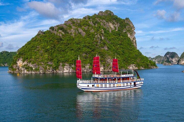 Amazing Sails Cruise - Bai Tu Long Bay Day Tour - Cabin Included