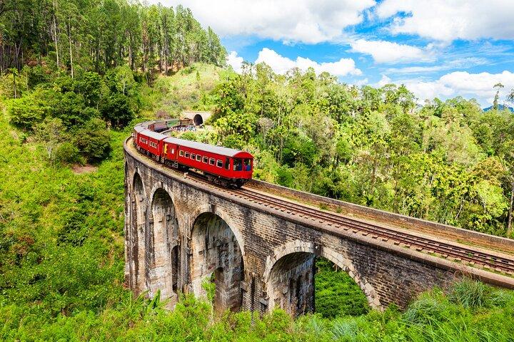 Private Tour Trek to Little Adam's Peak and Nine Arches Bridge