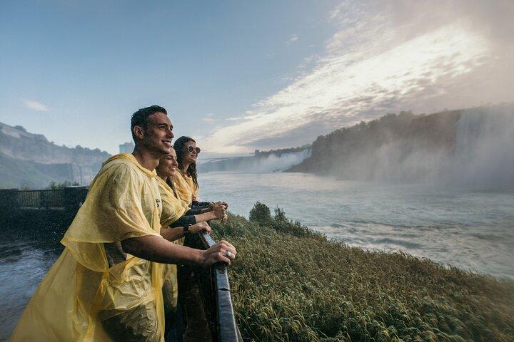 Niagara Falls Day Tour from Toronto Airport with Boat & Journey