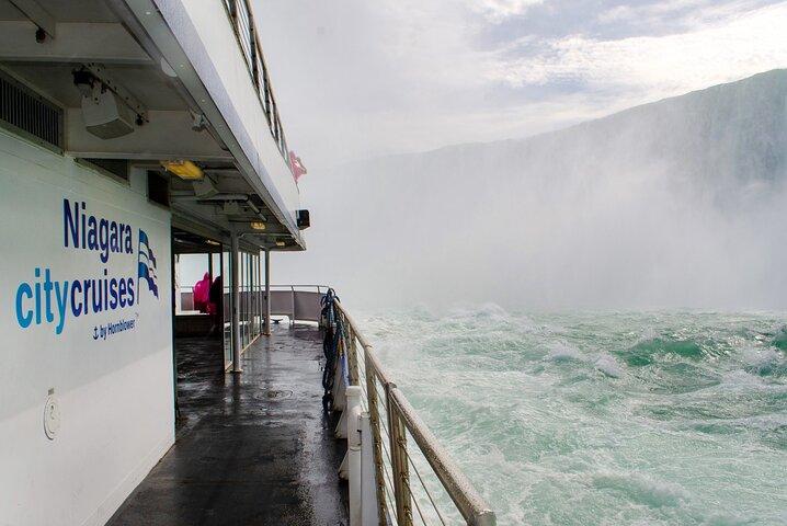 Niagara Falls Day Tour from Toronto Airport with Boat & Journey
