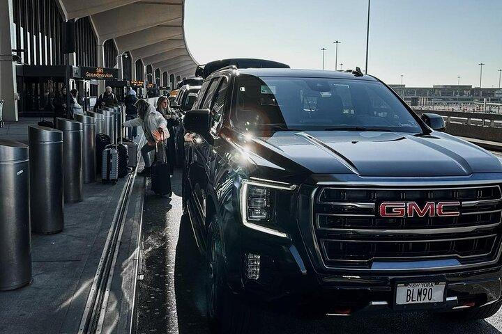 Black SUV Transfer From or To JFK, LGA, EWR - All Fees Included