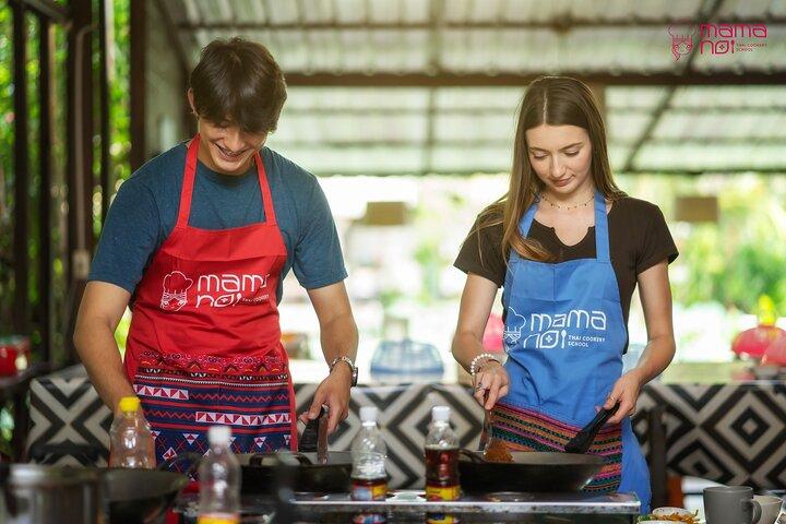 Cooking Class with Organic Farm in Chiang Mai at Mama Noi