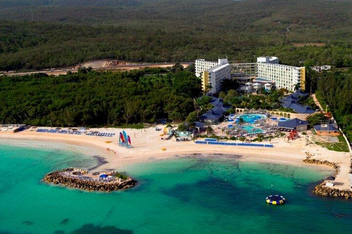 Montego Bay Airport Transfer to Hotels in Montego Bay or Falmouth