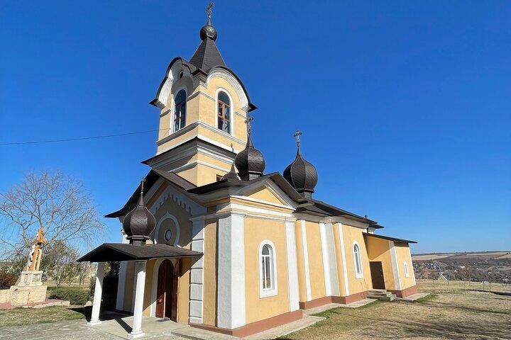 Full-Day Hiking Trip to Tipova Cave Monastery and Lalova Village
