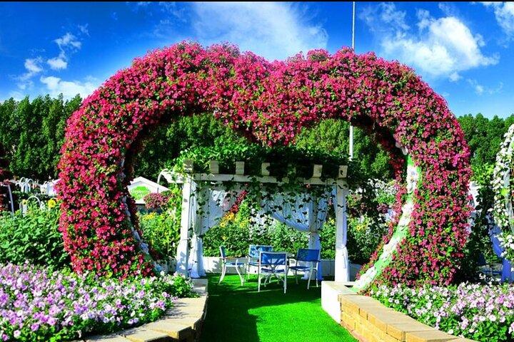 Dubai Miracle Garden & Global Village Tour with Private Transfer