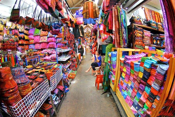 Private Exclusive Guided Chatuchak Weekend Market Shopping Tour