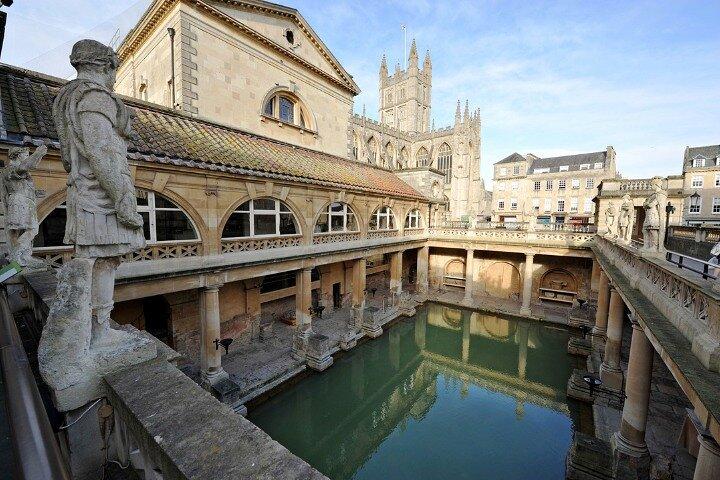 2 Hour Historic Walking Tour in Bath with An App
