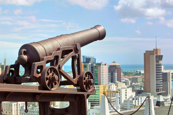 Port Louis historical and street food Tour with Transfer