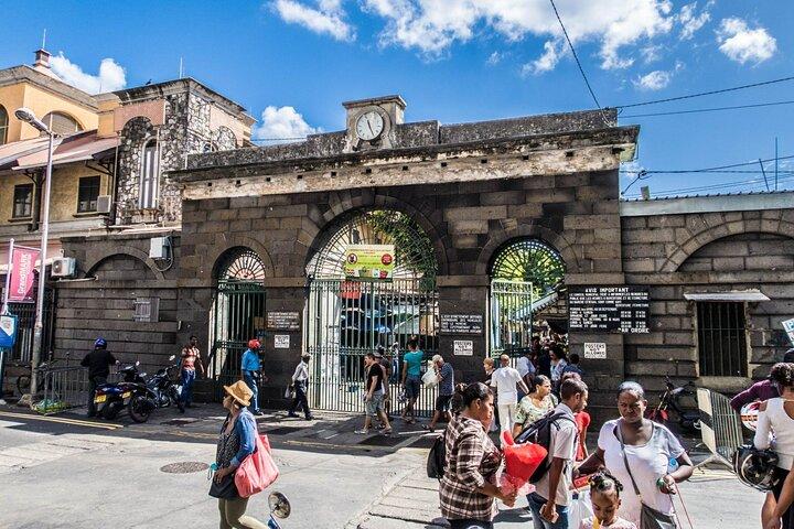 Port Louis historical and street food Tour with Transfer