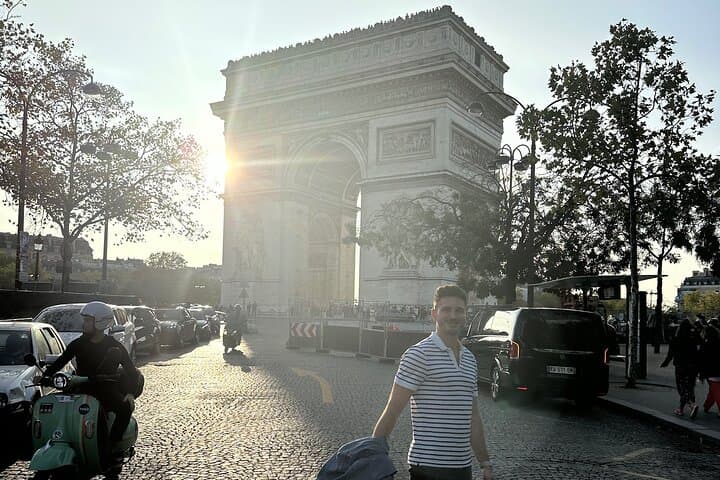 Private 4-hour city tour of Paris with driver and official guide