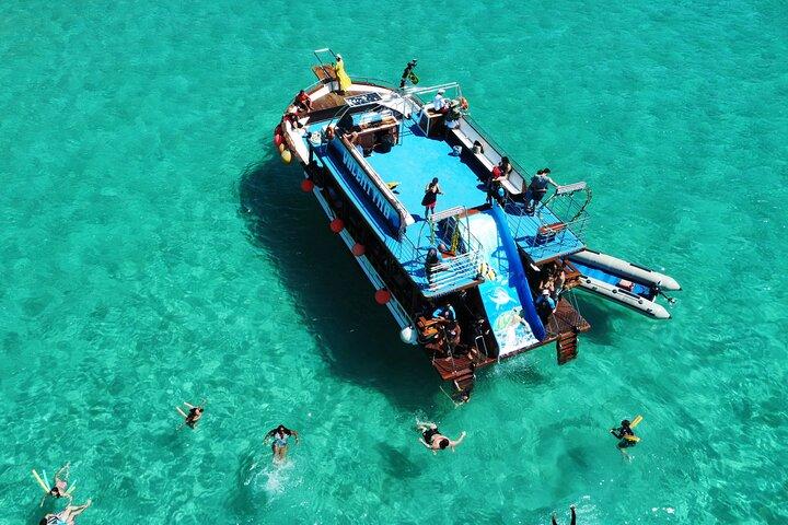 Two Floor Boat Tour with Toboágua Arraial do Cabo