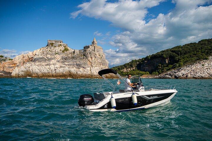 Private Boat Tour Cinque Terre and Portovenere - Sunsix