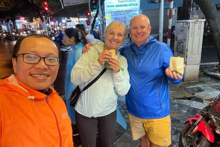 HANOI STREET FOOD TOUR with a real Hanoian foodie 3.5 hours