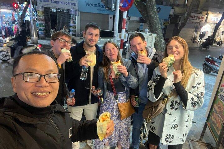 HANOI MICHELIN FOOD TOUR experience: FOOD+DRINK+LOCAL LIFE