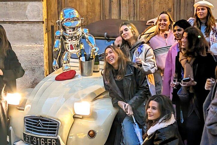 Guided and Private Tour of 3 hours through Paris aboard a Citroën 2cv