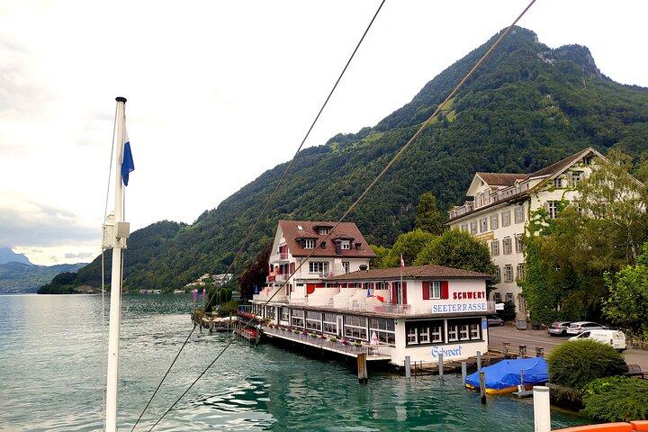 Panoramic E-Bike Tour with a Lake Cruise