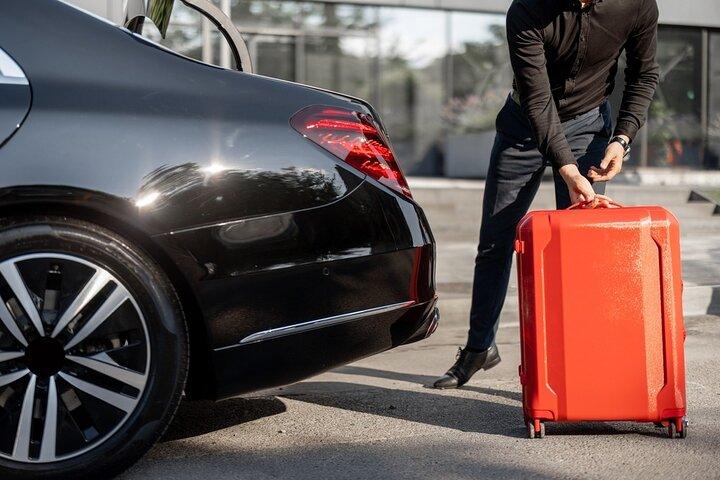 Private Departure Transfer from Abu Dhabi to Dubai Airport