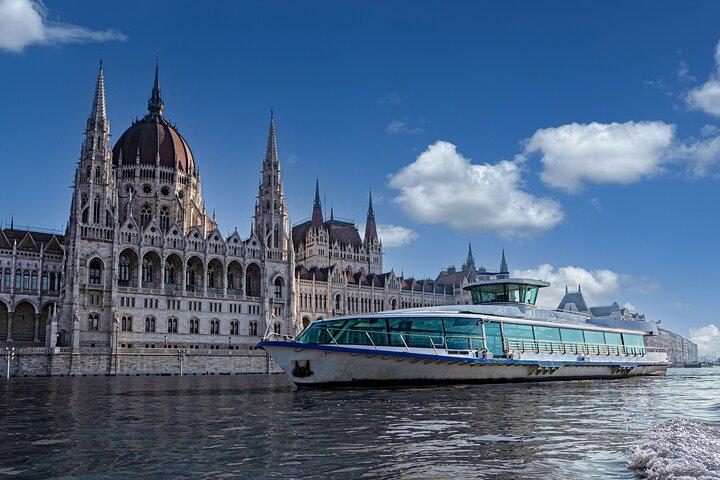 Budapest Danube Cruise with Drink, Audio Guide