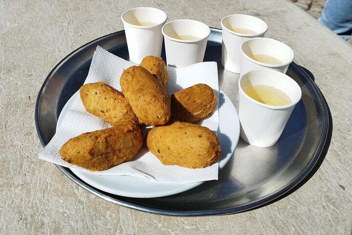 Private food tour gastronomy in lisbon with Ten tastings