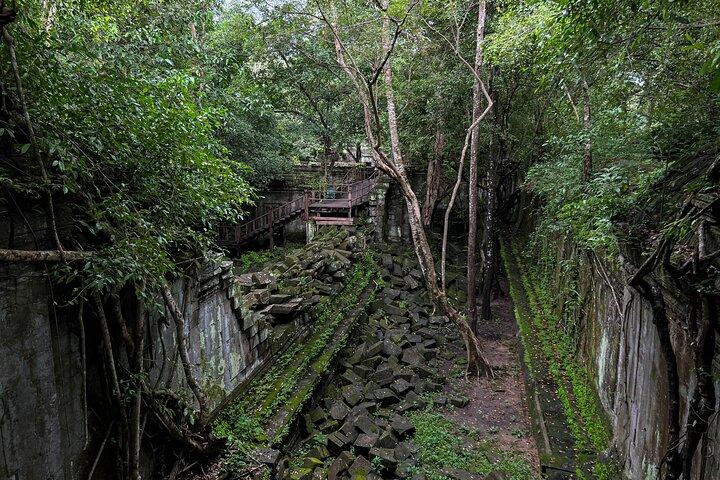 From Siem Reap: Angkor Wat and Floating Village 3-Day Trip