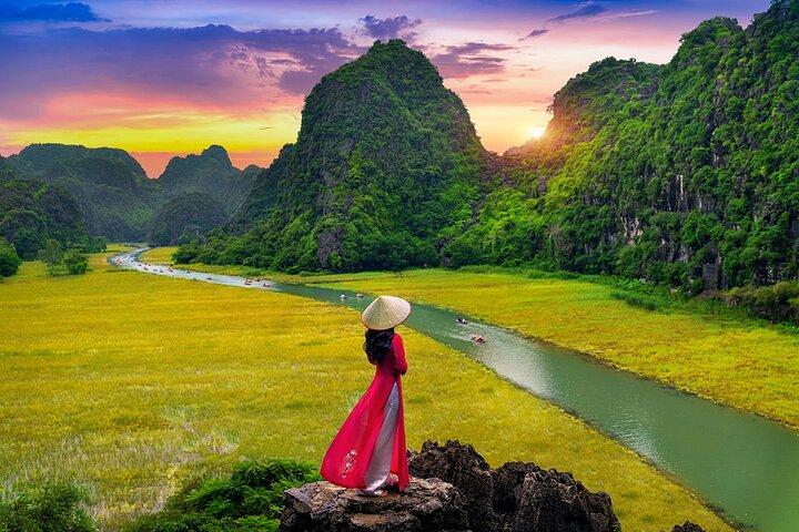 1 Day Ninh Binh Tour (Hoa Lu - Tam Coc - Mua Cave)