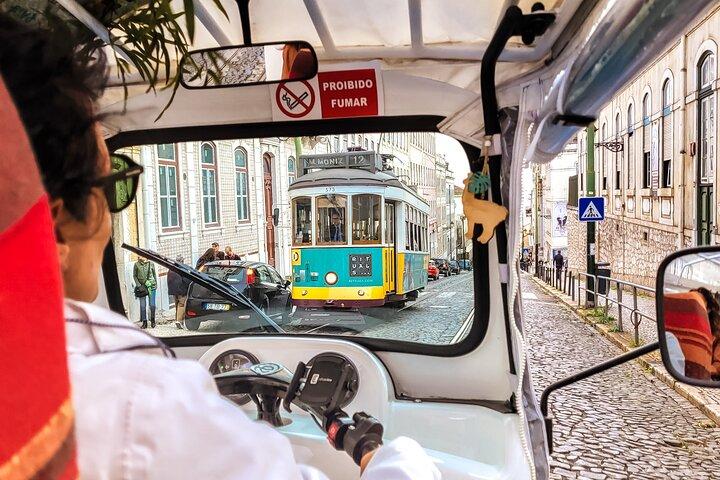 Lisbon tour Oldtown & Viewpoints on a tuktuk