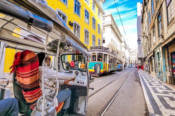 Lisbon tour Oldtown & Viewpoints on a tuktuk