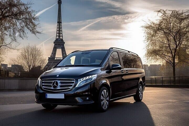 Private Eiffel Guided Tour with Hotel Pick-Up