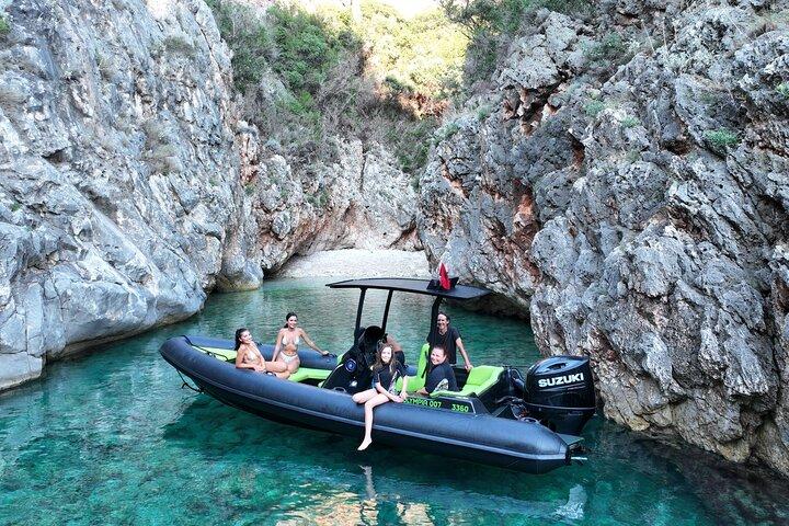 Vlore Speedboat Tour to Dafina Bay & Haxhi Ali Cave
