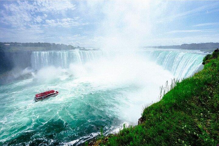 Niagara Falls Day and Evening Tour With Boat Cruise & Dinner (optional)