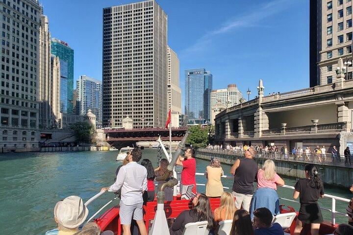Historical and Architectural Chicago Fireboat River & Lake Cruise