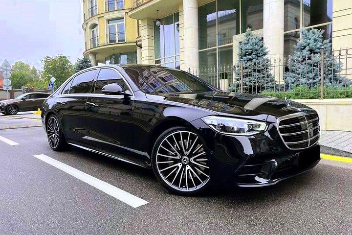 Arrival Transfer: Dubai Airport DXB to Dubai in Luxury Car